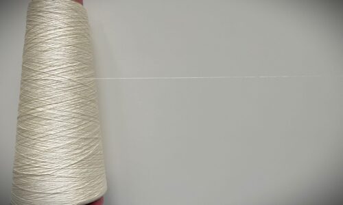 Filato di seta naturale tipologia Eri