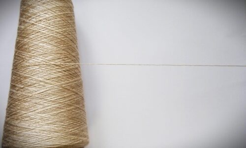 Filato di seta naturale tipologia tussah